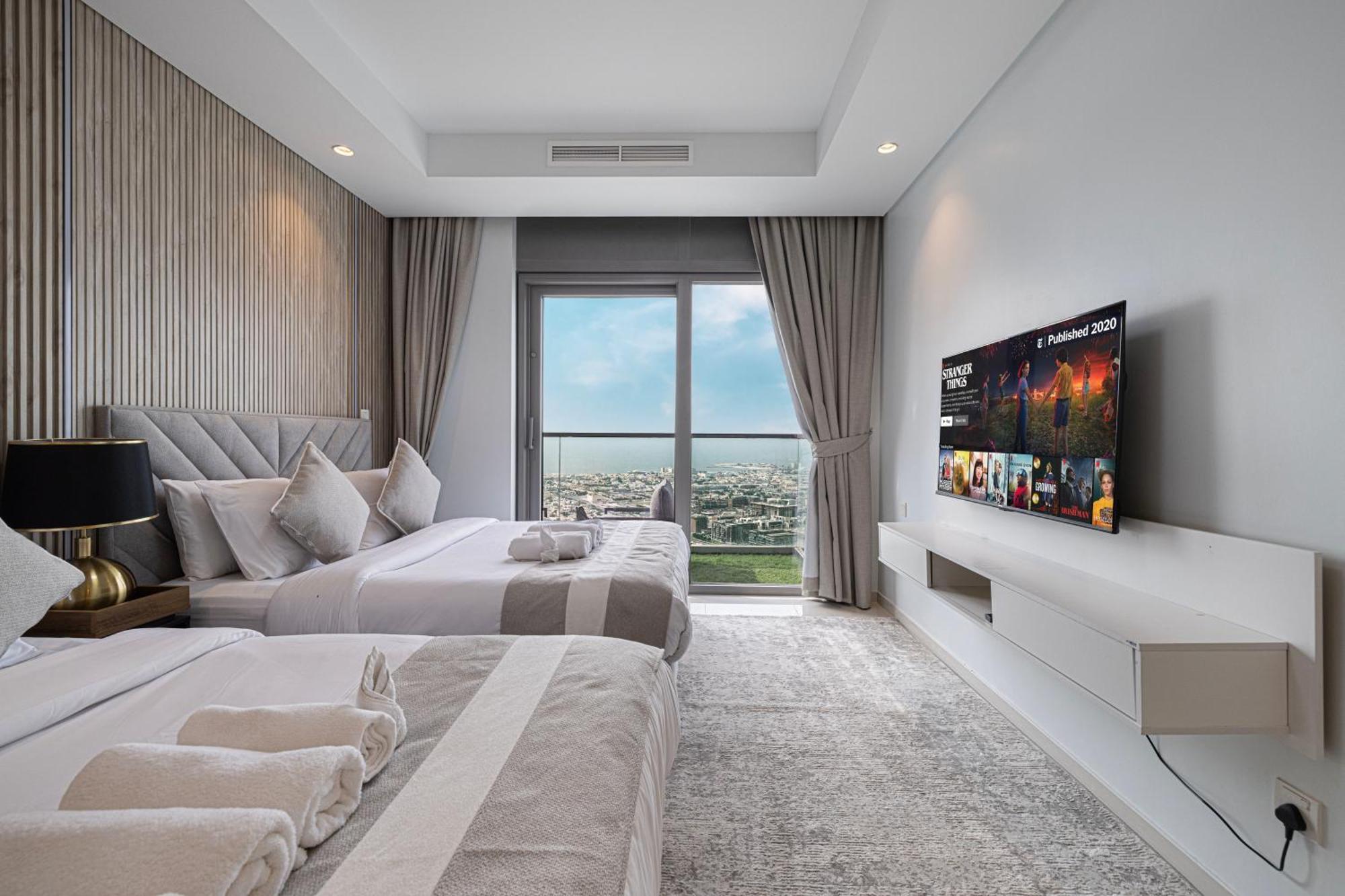 Highest Infinity Pool In Downtown Dubai Apartment Exterior photo