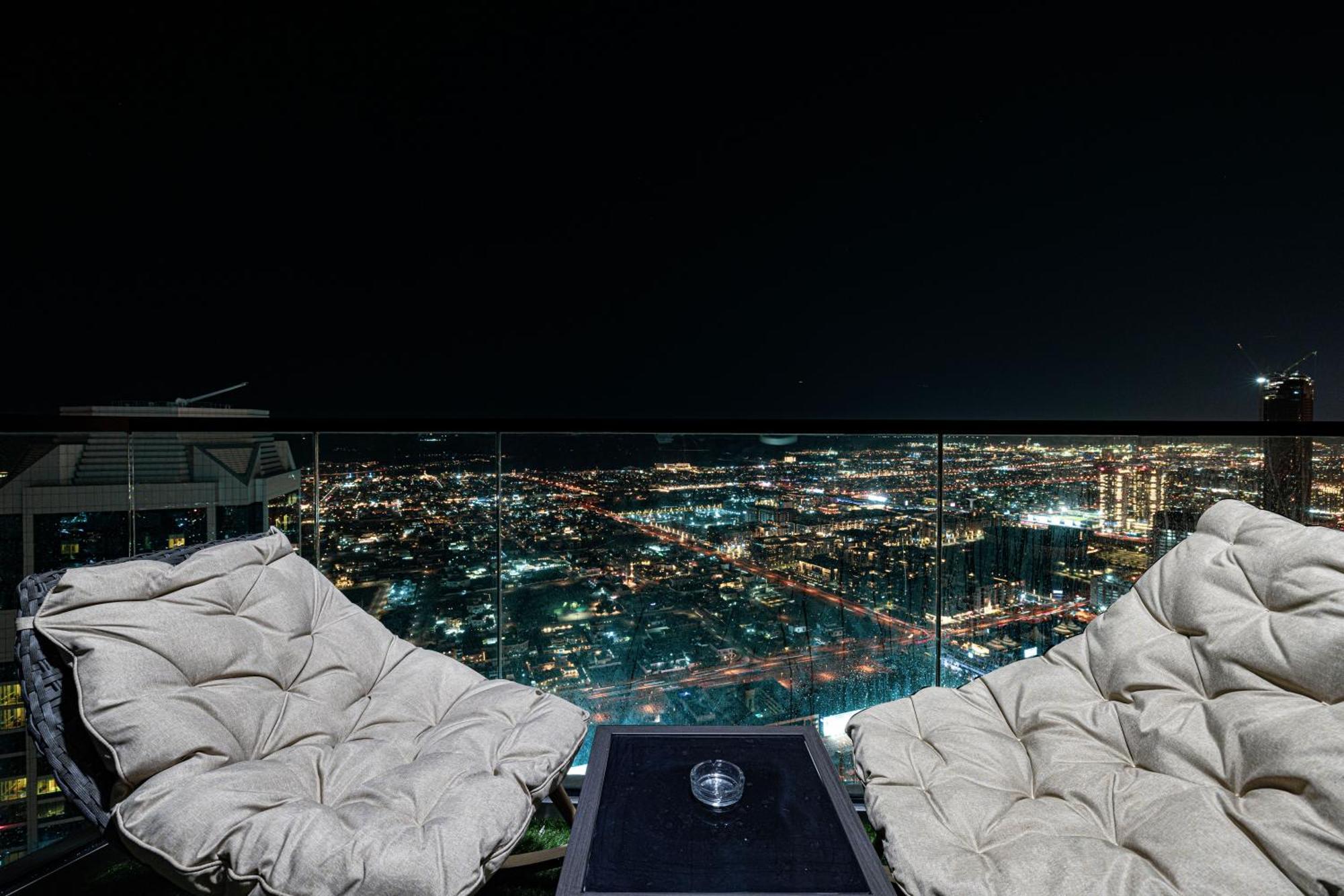 Highest Infinity Pool In Downtown Dubai Apartment Room photo